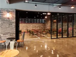 75평 폴딩도어가 인상적인 분당 인더스트리얼 카페